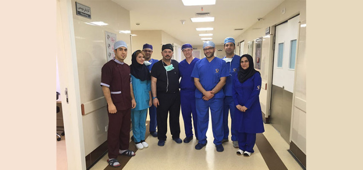 دکتر الجوابرا، جراح اندوکلینیک آلمان و تیم جراحی دکتر طاهری اعظم در بیمارستان عرفان