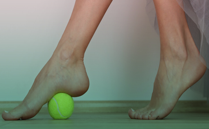 درمان صافی کف پا با توپ