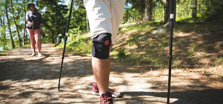 چه مدت بعد از تعویض مفصل زانو بیمار می‌تواند به راحتی راه برود؟
